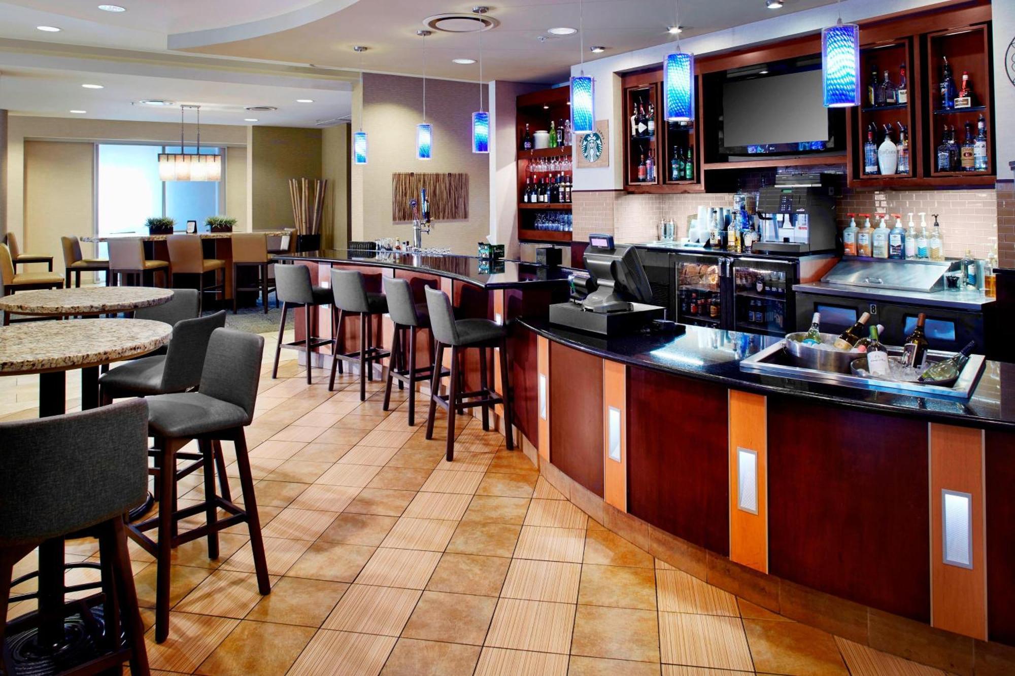 Courtyard Hamilton Hotel Luaran gambar