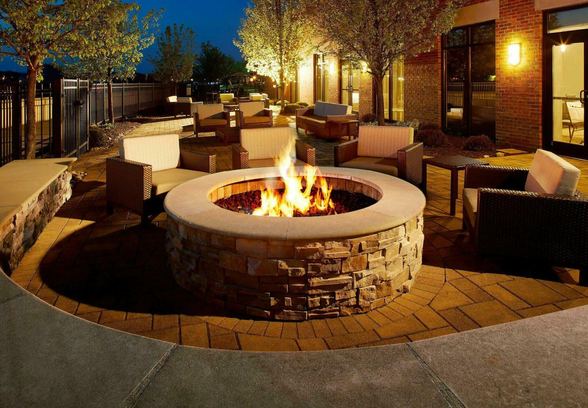 Courtyard Hamilton Hotel Luaran gambar